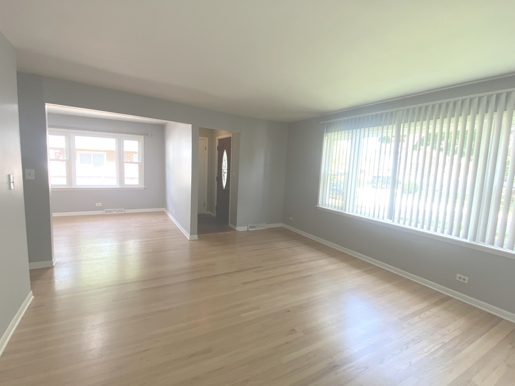 426 E Berteau Avenue - Photo 1