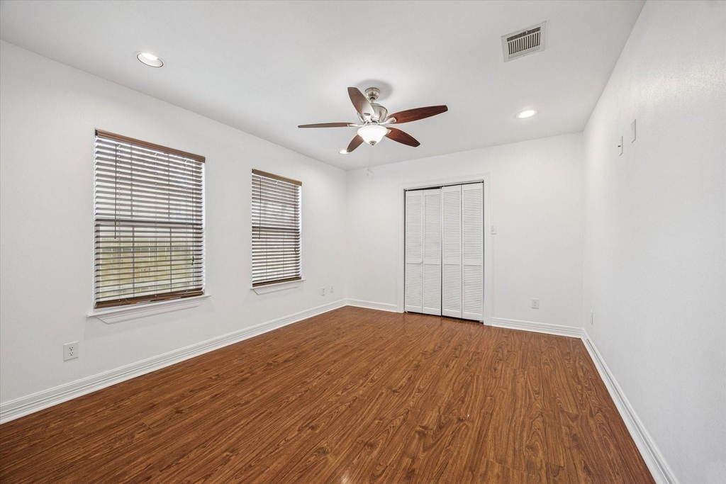 708 E 32nd Street - Photo 15