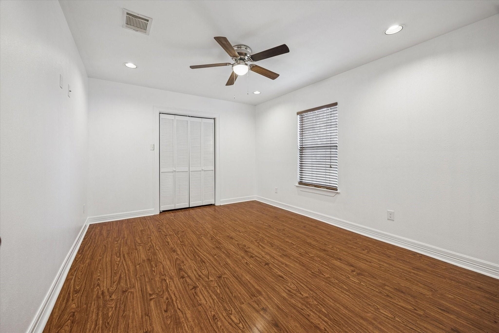 708 E 32nd Street - Photo 14