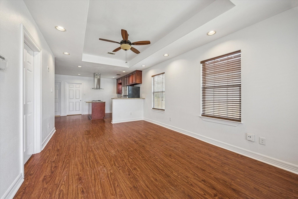 708 E 32nd Street - Photo 11