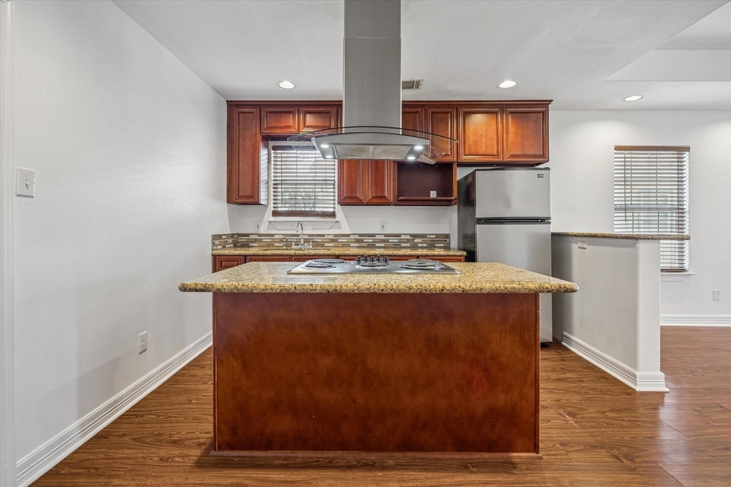 708 E 32nd Street - Photo 9