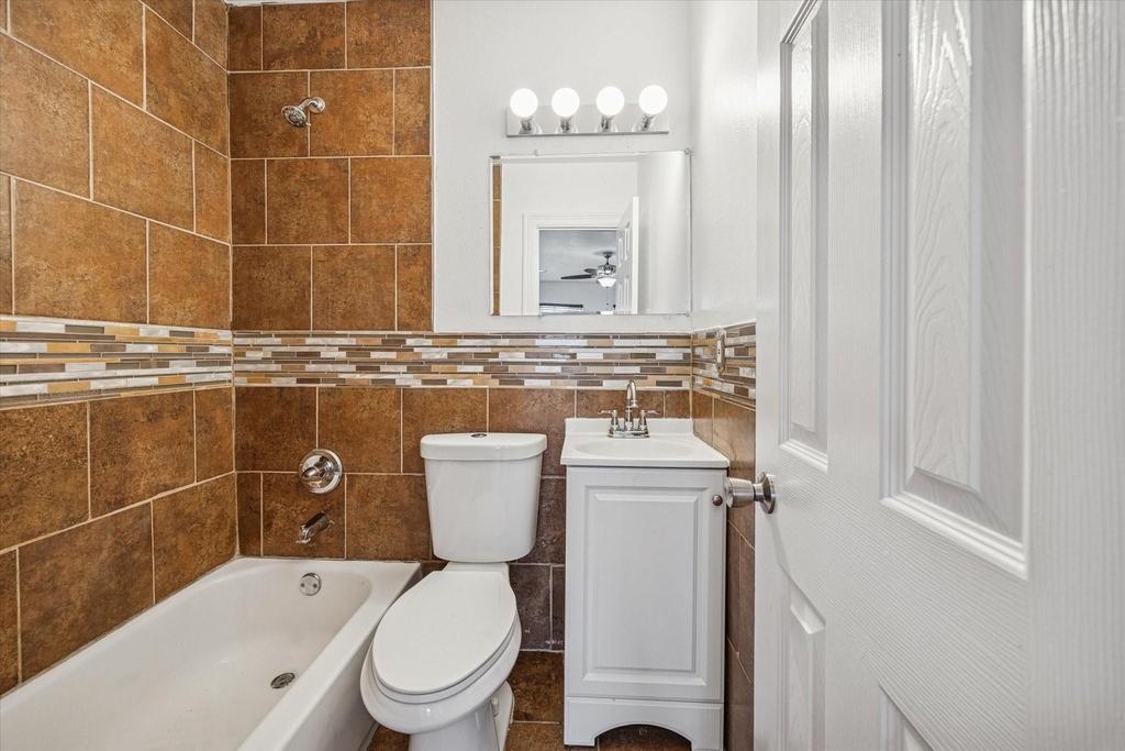 708 E 32nd Street - Photo 18