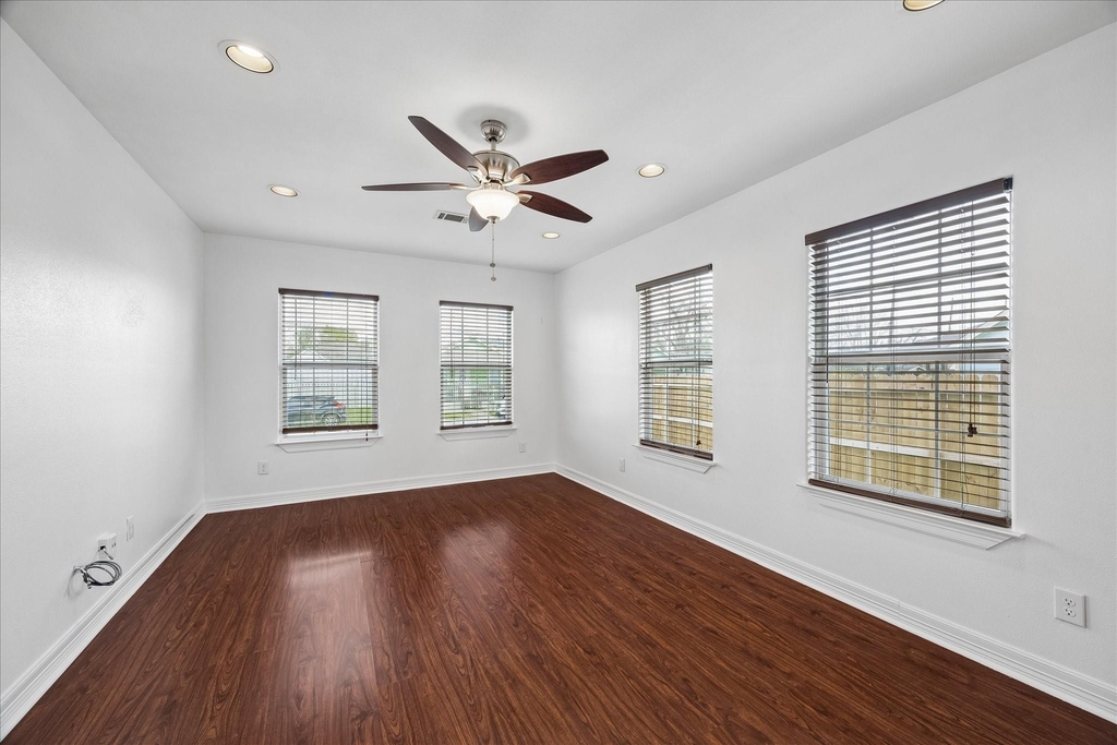 708 E 32nd Street - Photo 1