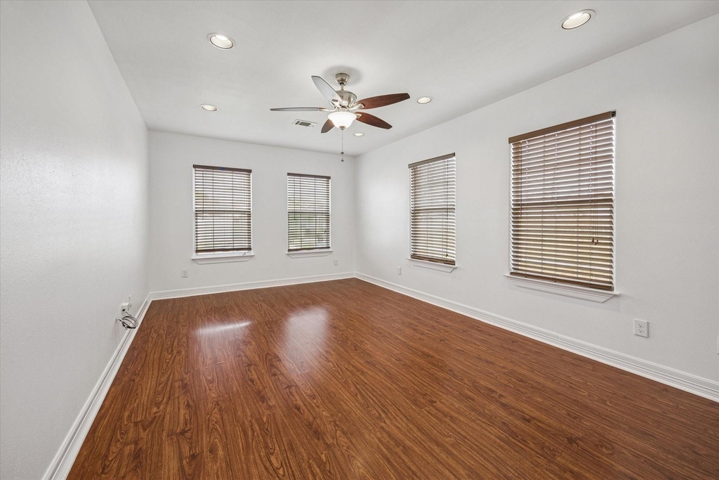 708 E 32nd Street - Photo 17