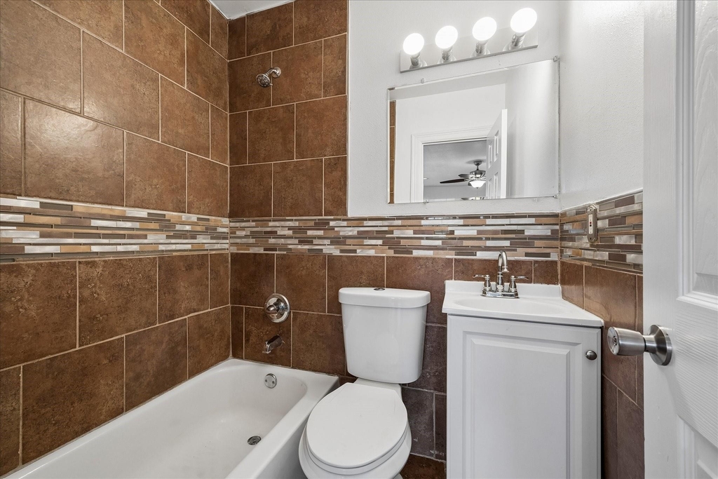 708 E 32nd Street - Photo 2