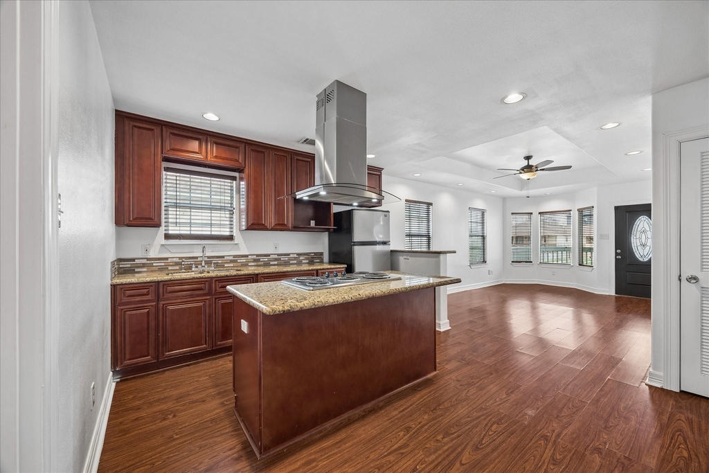 708 E 32nd Street - Photo 8