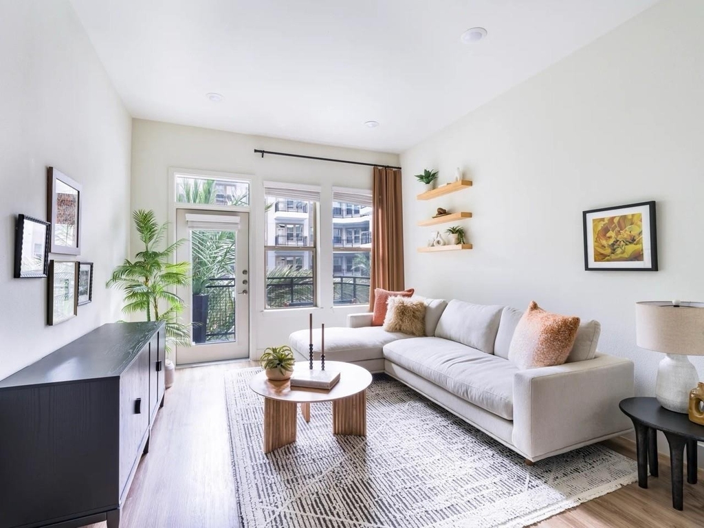 641 W Crosstimbers Street - Photo 0
