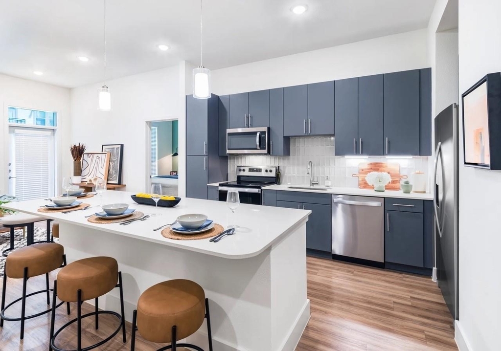 641 W Crosstimbers Street - Photo 11