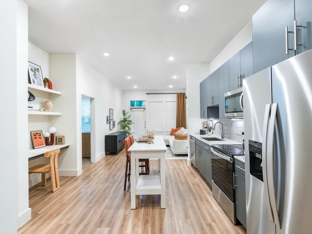 641 W Crosstimbers Street - Photo 7
