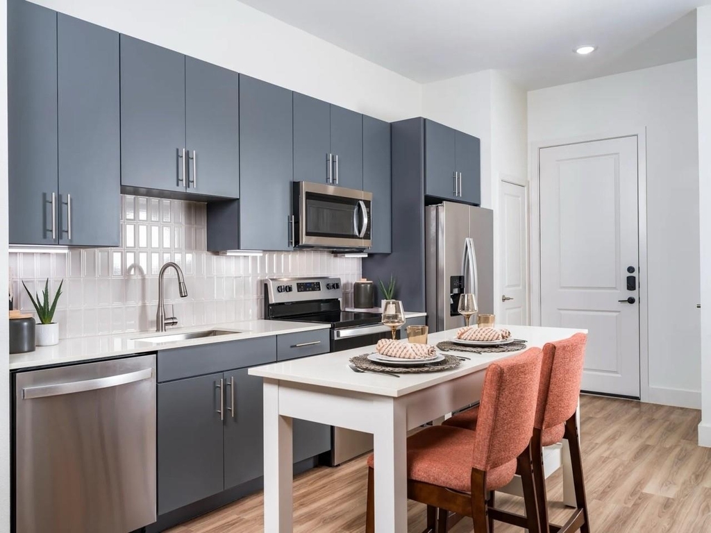 641 W Crosstimbers Street - Photo 2