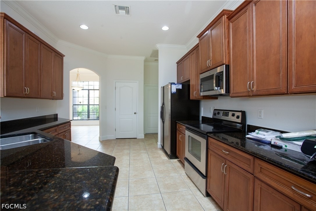 2110 Sw 38th Terrace - Photo 3