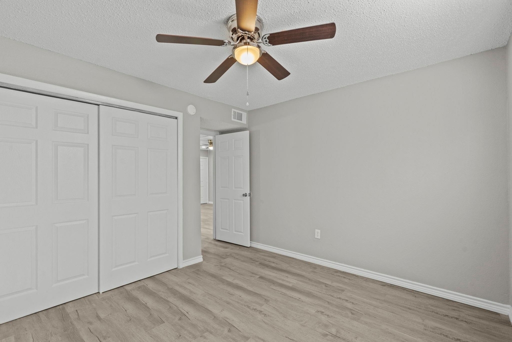 911 Avenue K - Photo 8