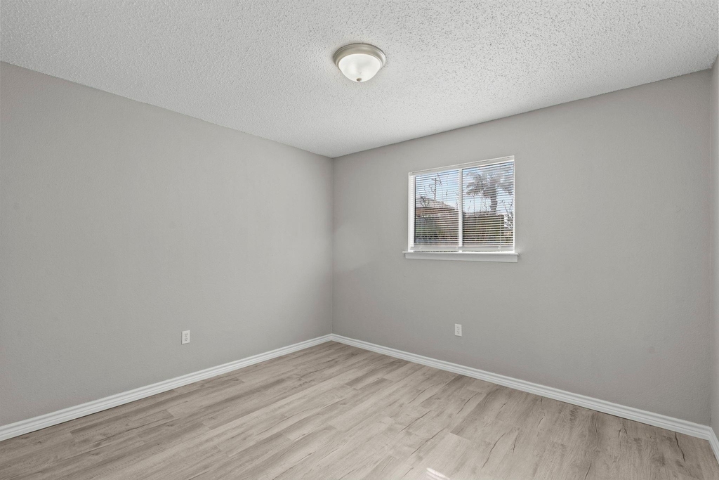 911 Avenue K - Photo 2