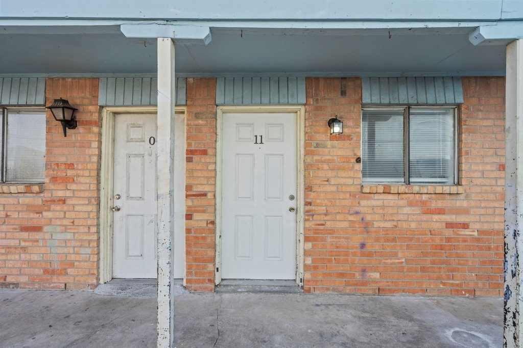 911 Avenue K - Photo 10