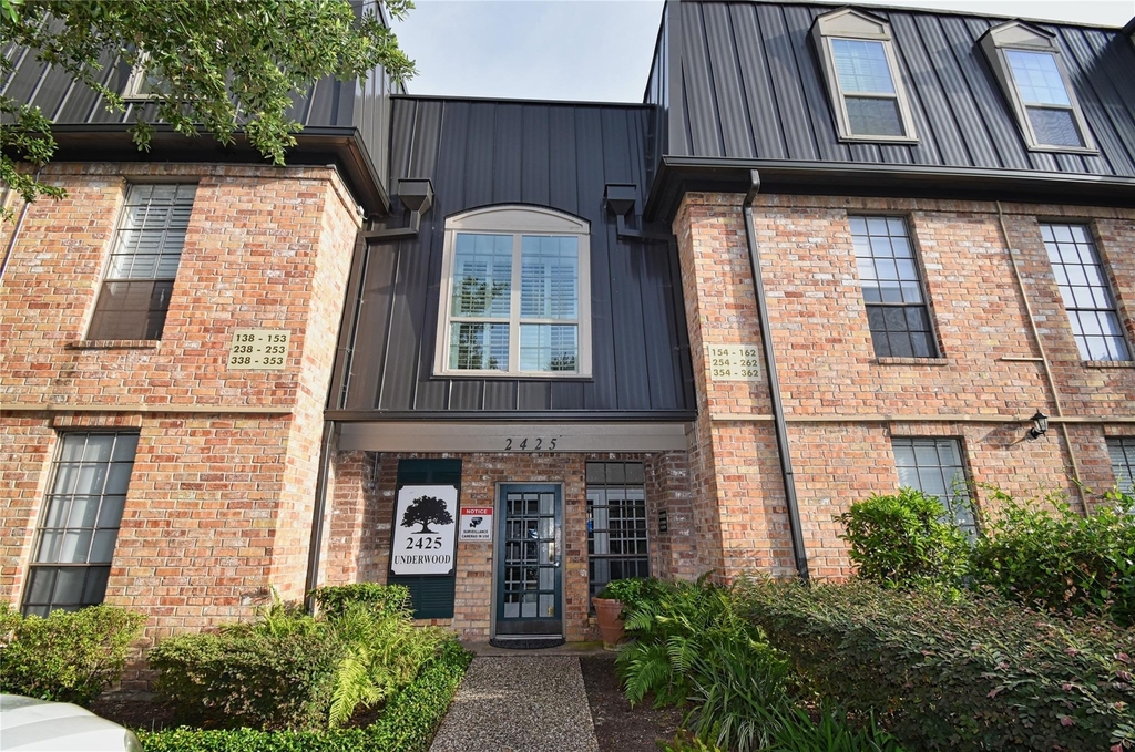 2425 Underwood Street - Photo 0