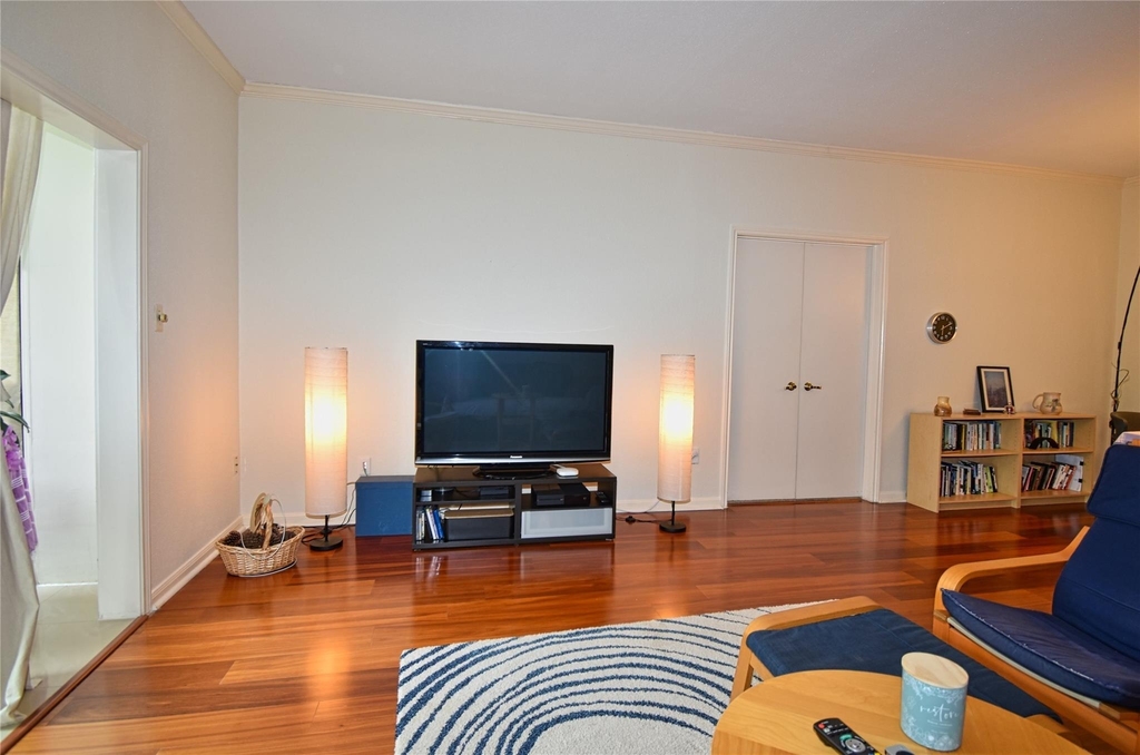 2425 Underwood Street - Photo 8