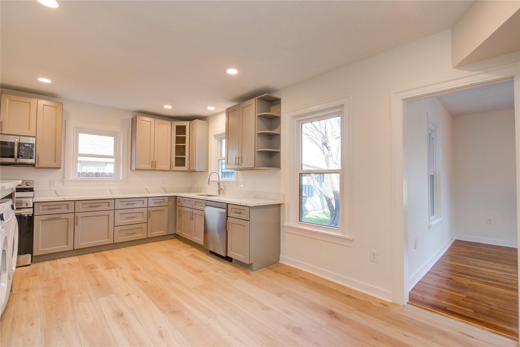 2208 Blodgett Street - Photo 8