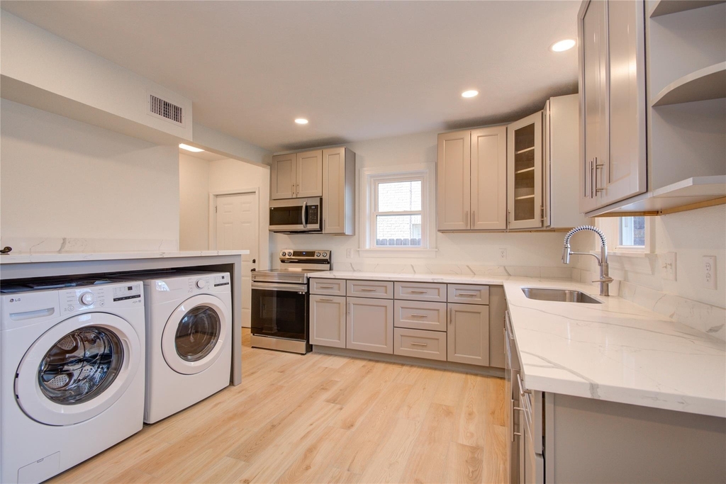 2208 Blodgett Street - Photo 9
