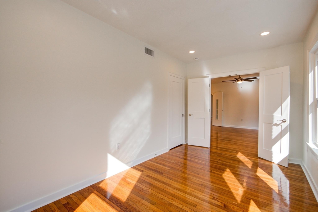 2208 Blodgett Street - Photo 18
