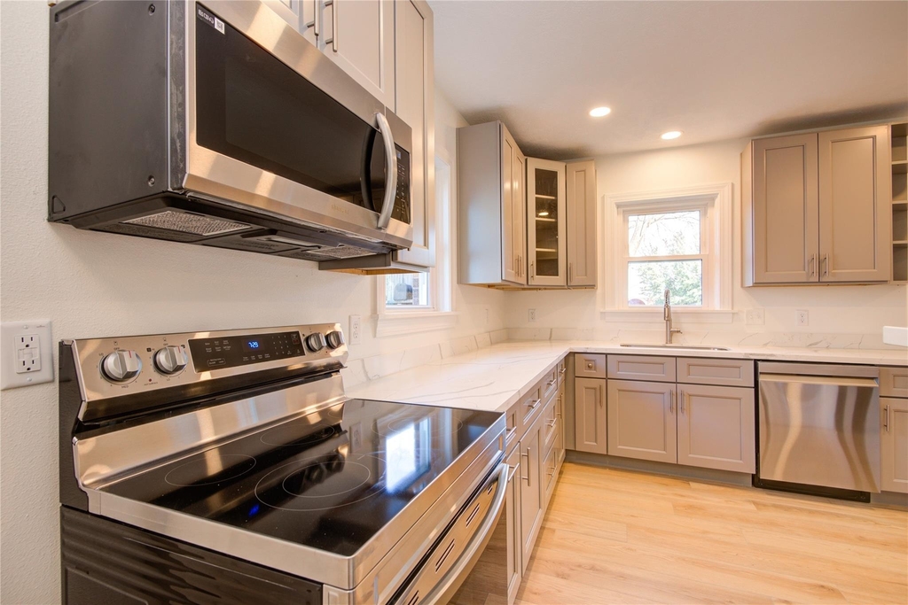 2208 Blodgett Street - Photo 12