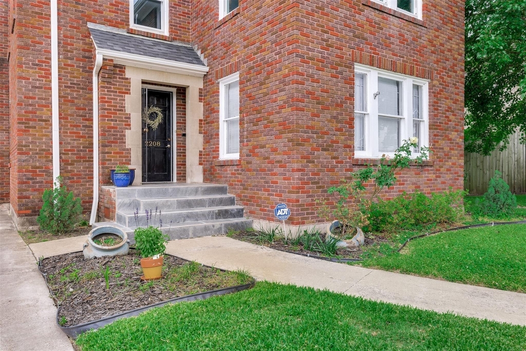 2208 Blodgett Street - Photo 1