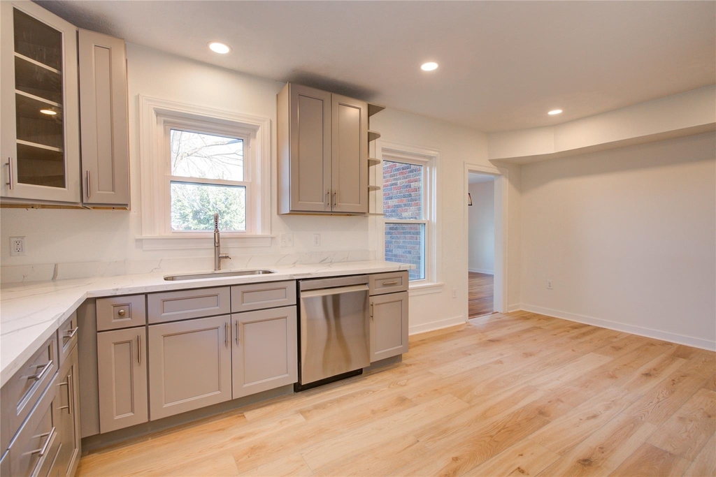 2208 Blodgett Street - Photo 11