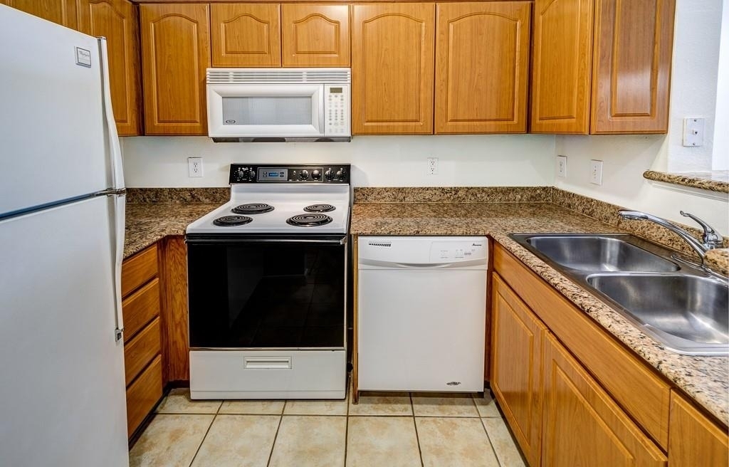 3231 Allen Parkway - Photo 1