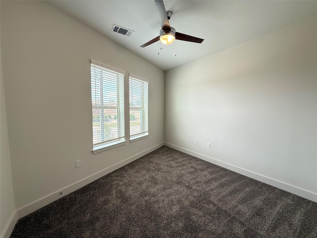 641 W Crosstimbers Street - Photo 3