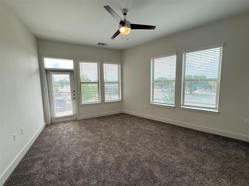 641 W Crosstimbers Street - Photo 6
