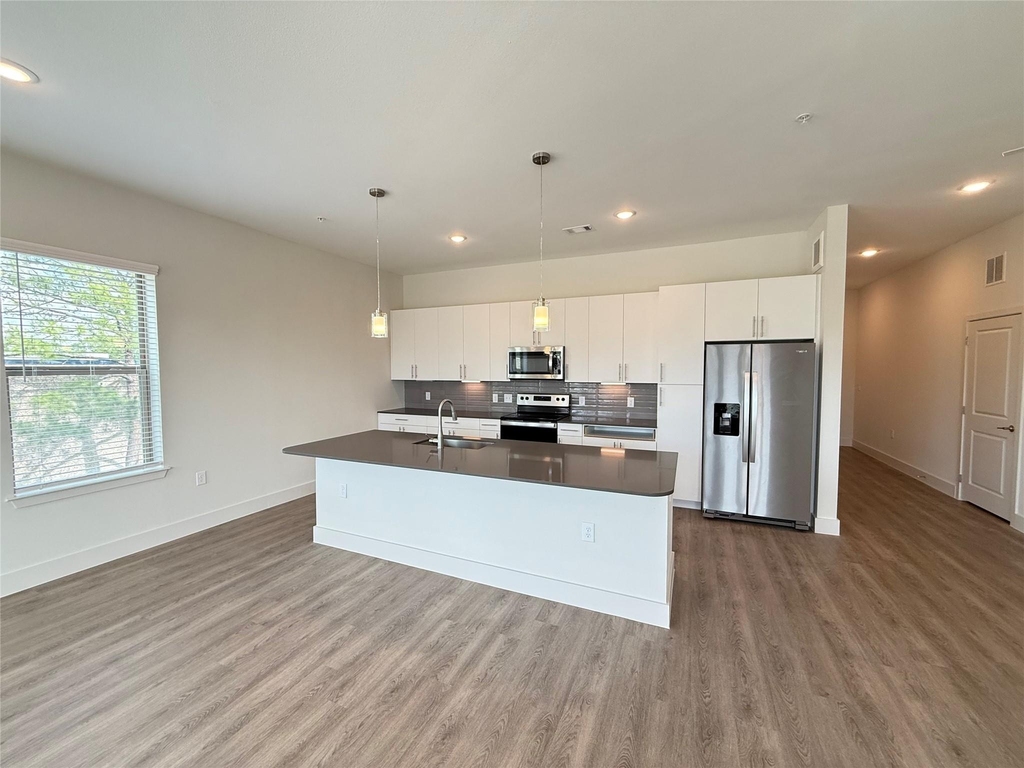641 W Crosstimbers Street - Photo 2
