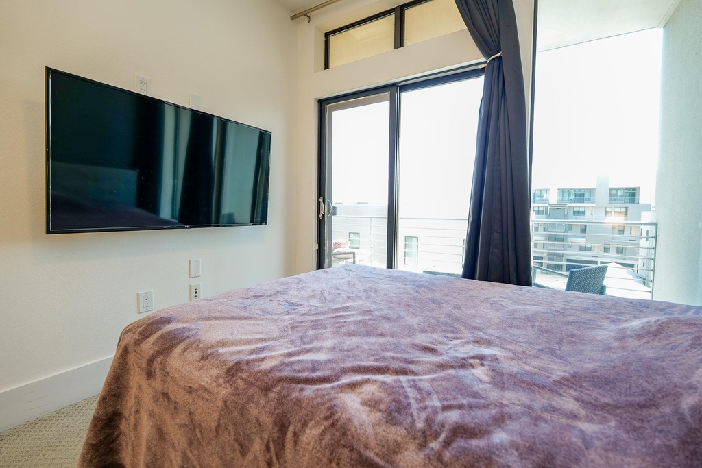 2401 Crawford Street - Photo 11