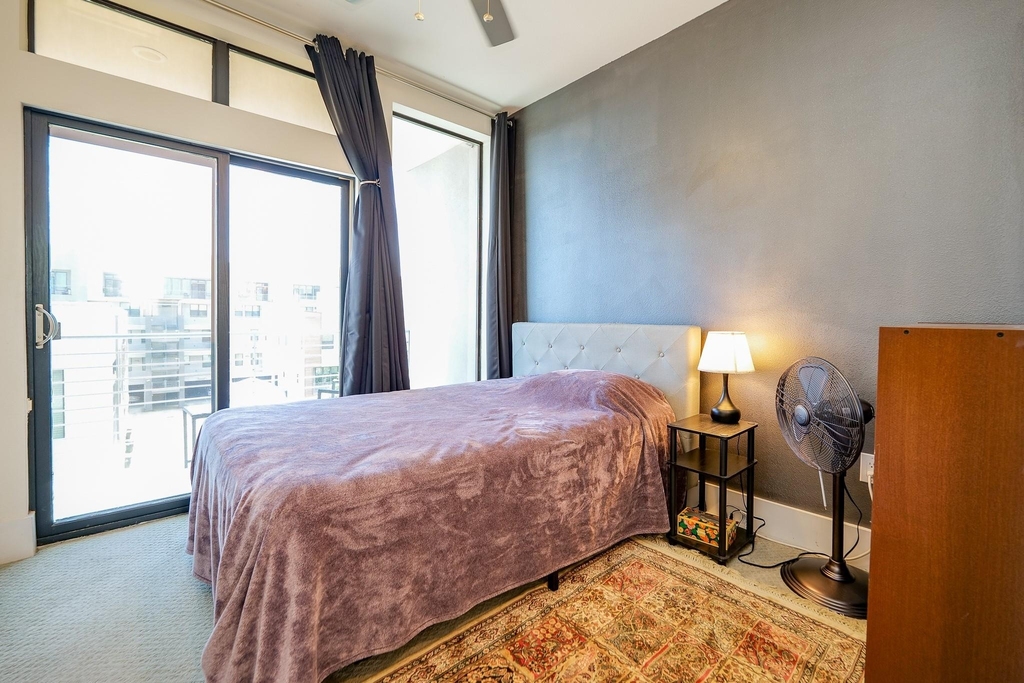 2401 Crawford Street - Photo 10