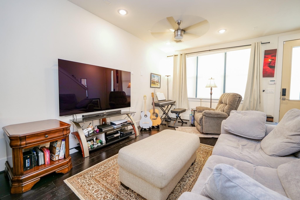 2401 Crawford Street - Photo 1