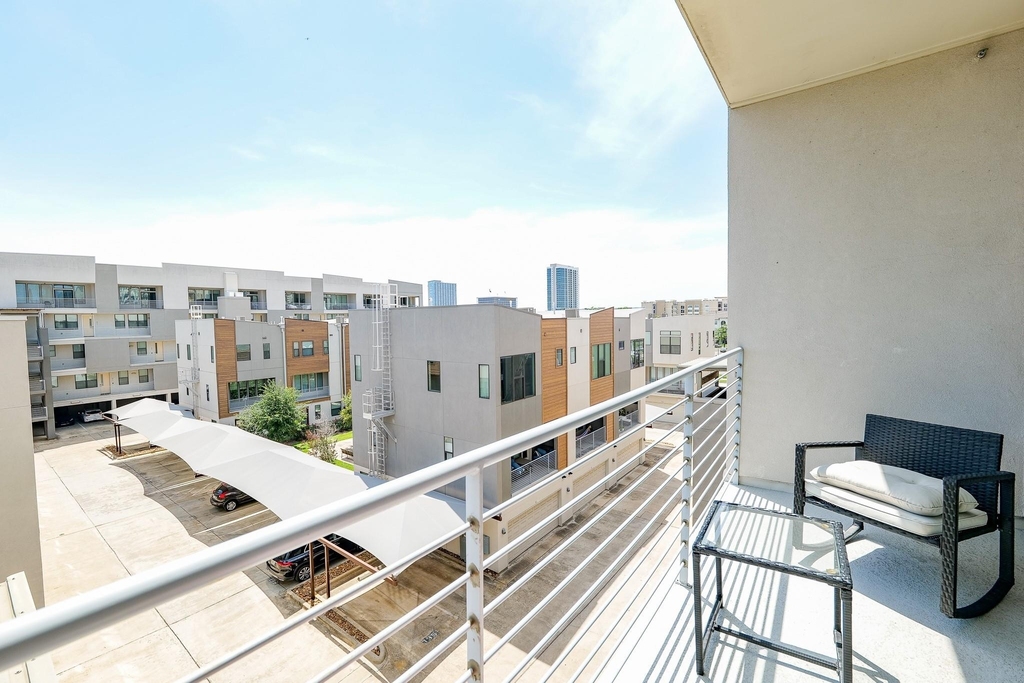 2401 Crawford Street - Photo 6