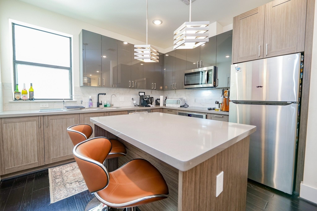 2401 Crawford Street - Photo 0