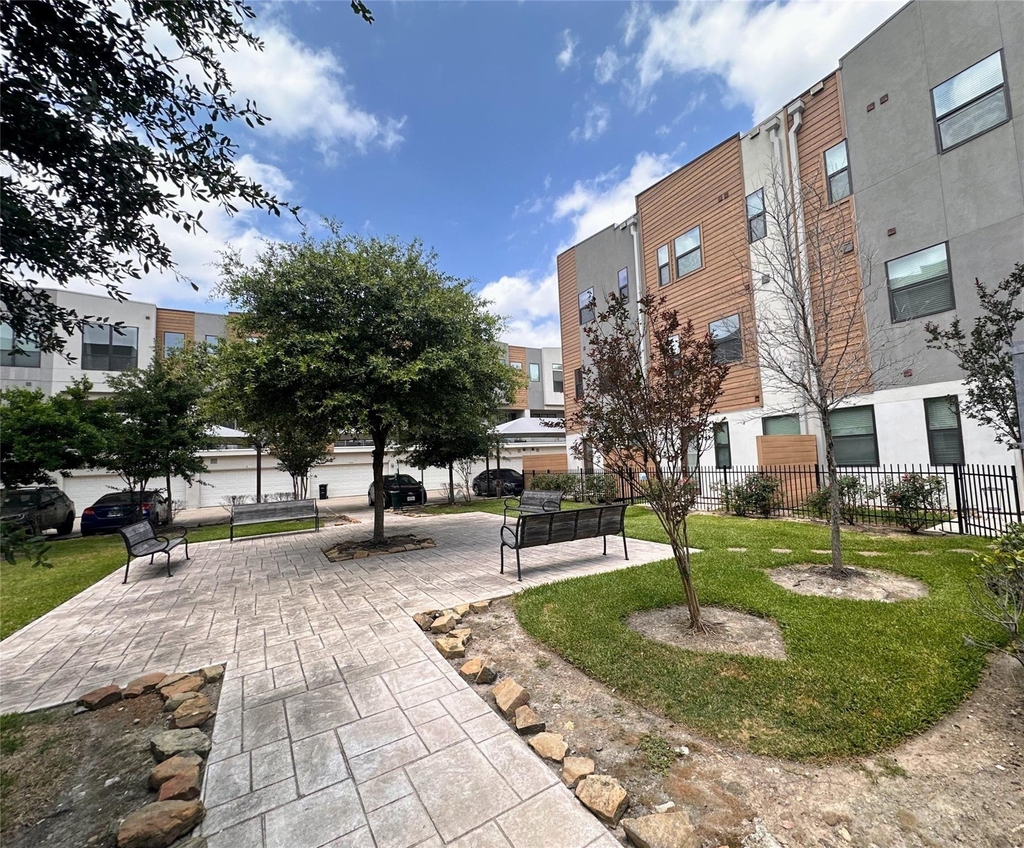 2401 Crawford Street - Photo 7