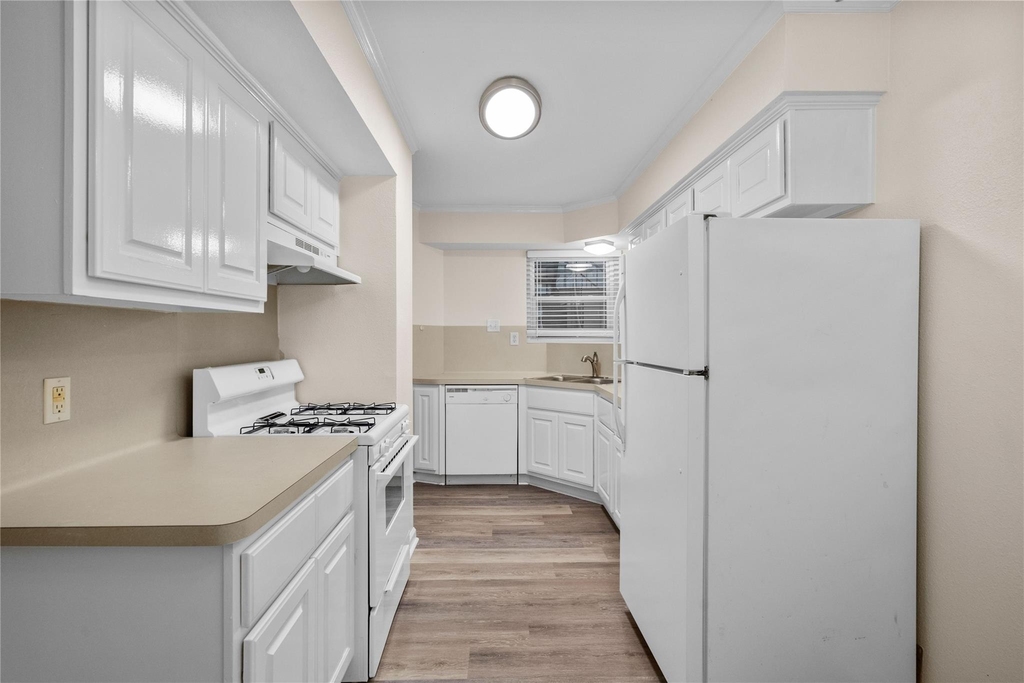 102 Strand Street - Photo 3