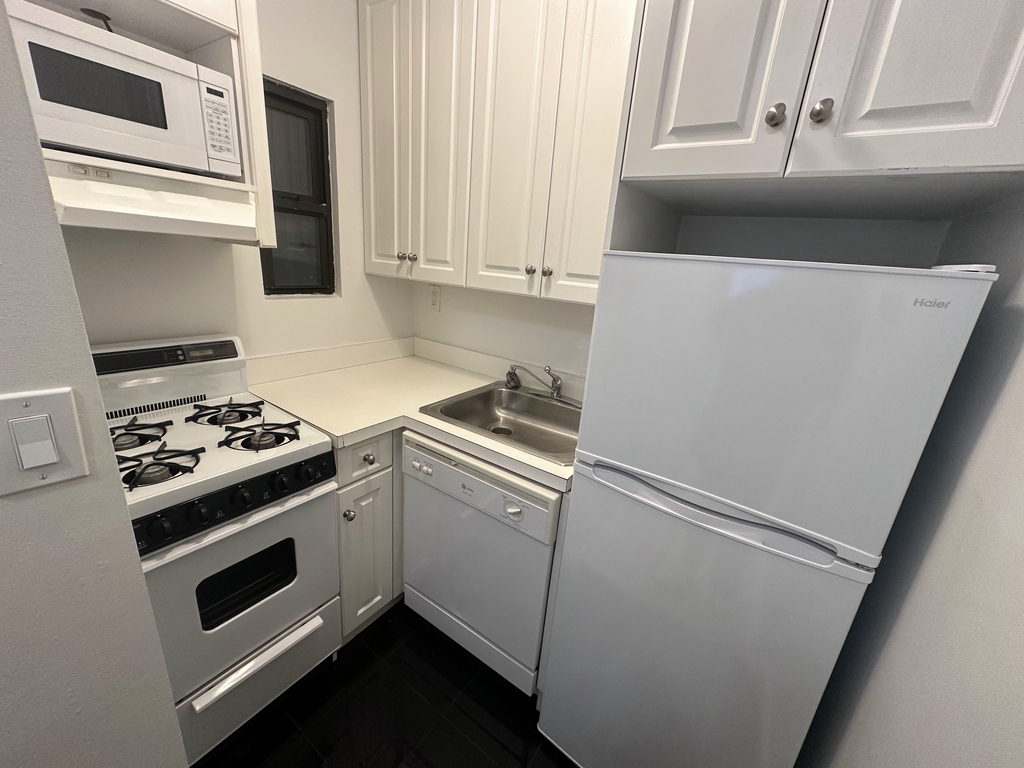 523 East 85th Street - Photo 2