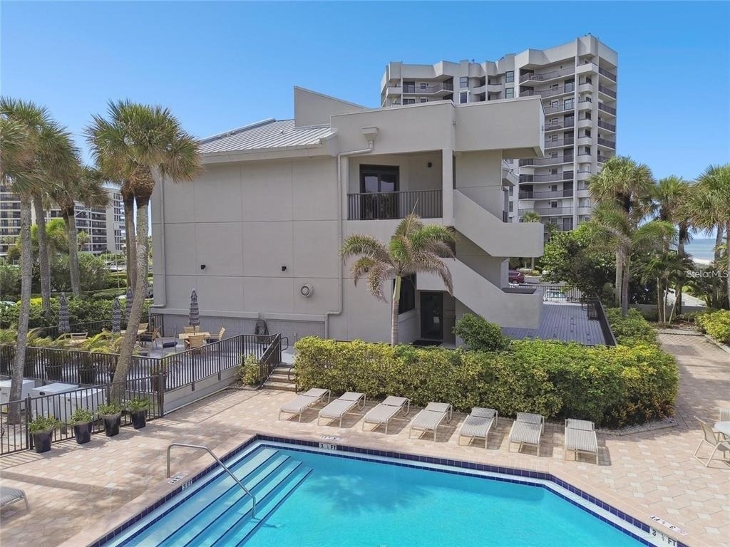 1600 Gulf Boulevard - Photo 2