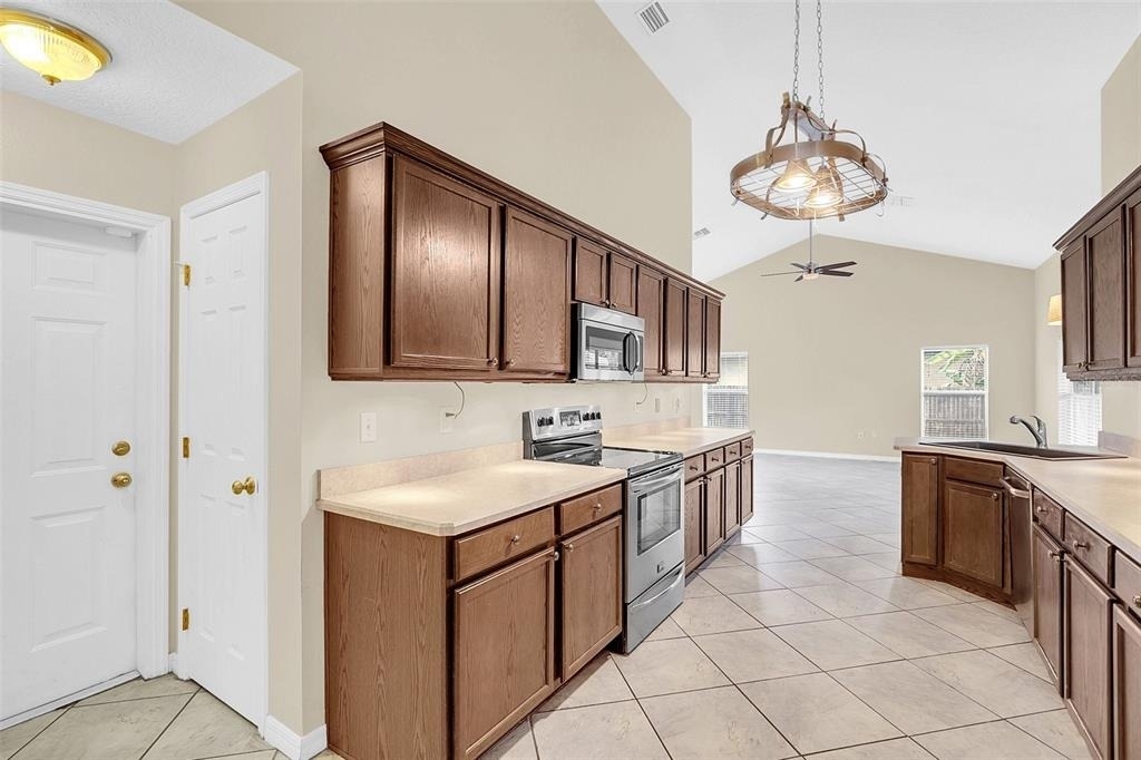 1422 Saffron Trail - Photo 12