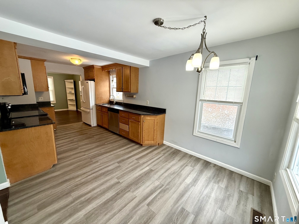 42 Wells Avenue - Photo 10