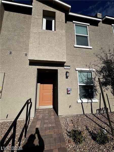 5616 Craftsman Avenue - Photo 0