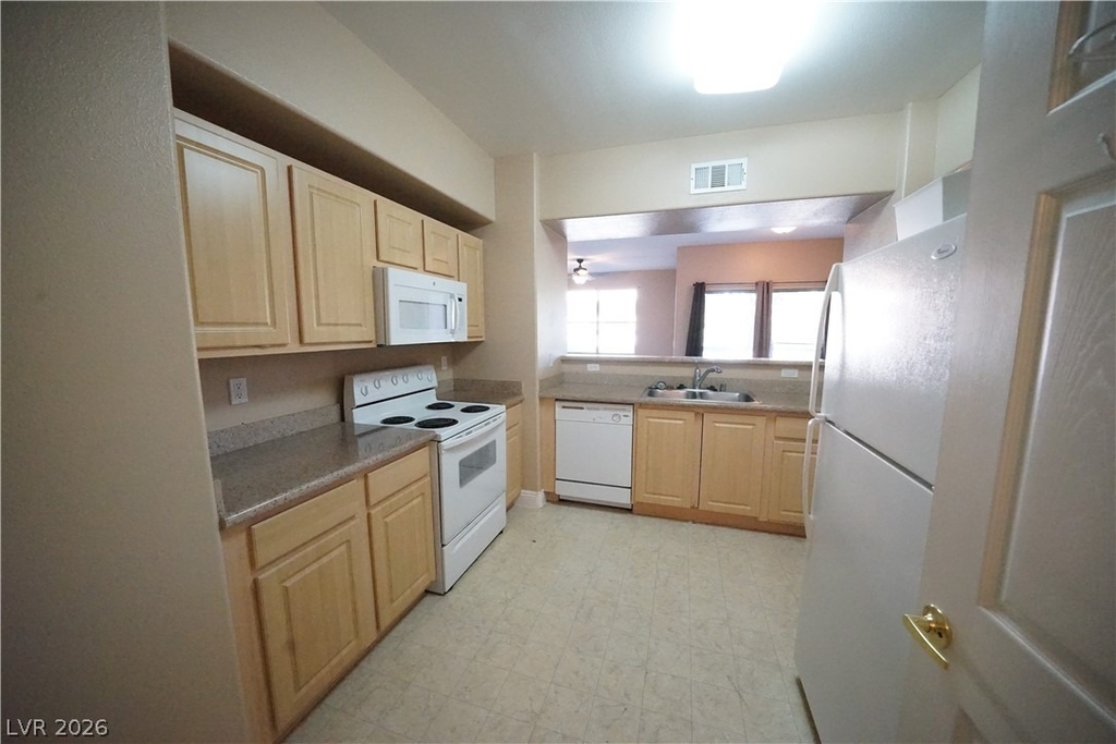 8000 W Badura Avenue - Photo 13