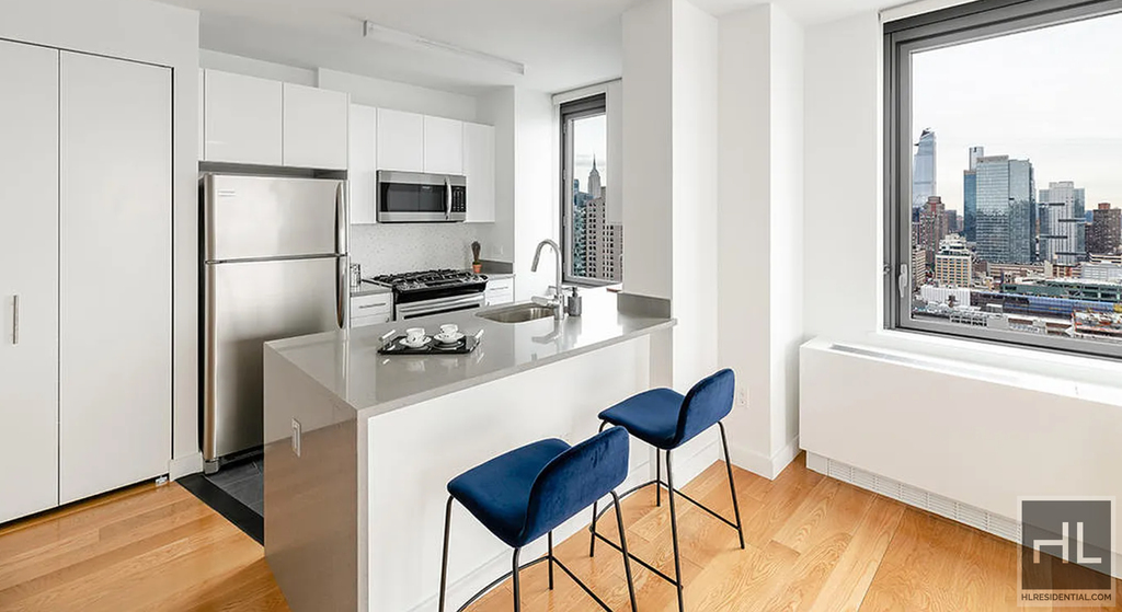 West 57th Street - Photo 2
