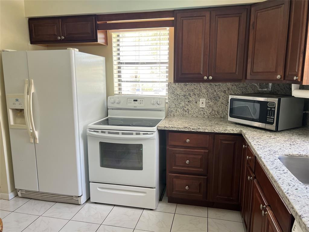 445 Se 21st Avenue - Photo 4