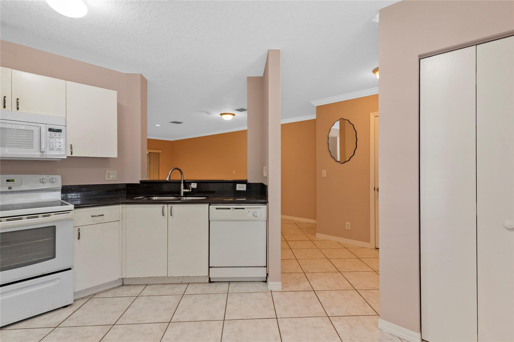 1186 Sw 44th Avenue - Photo 2