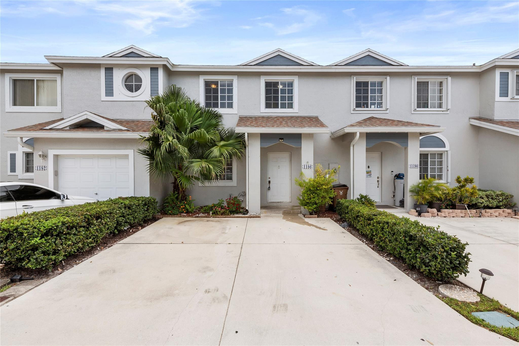 1186 Sw 44th Avenue - Photo 0