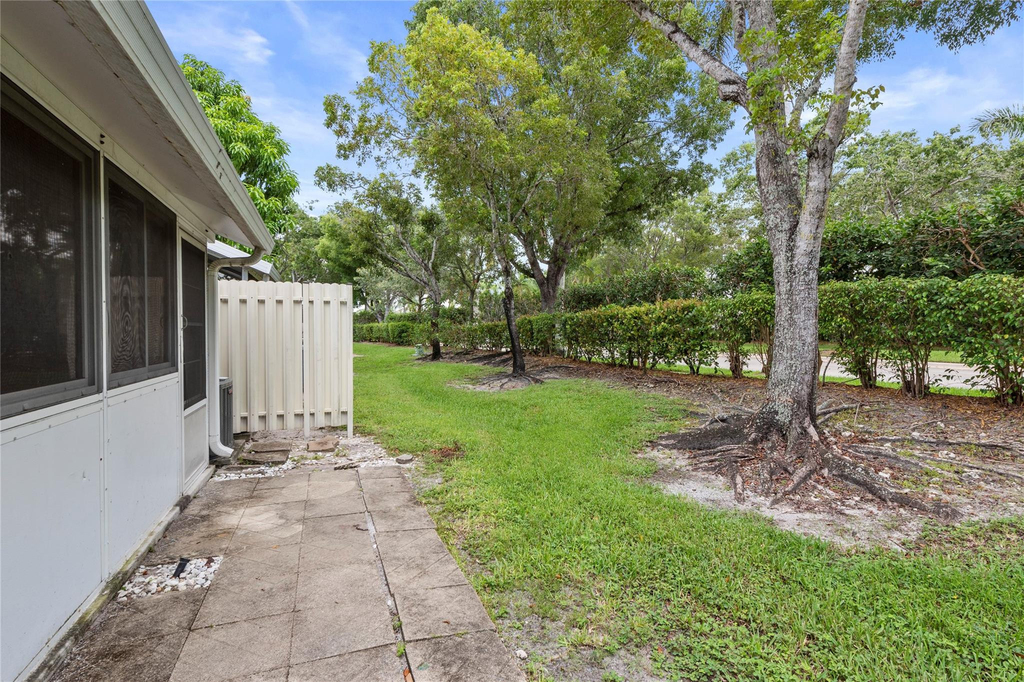 1186 Sw 44th Avenue - Photo 24