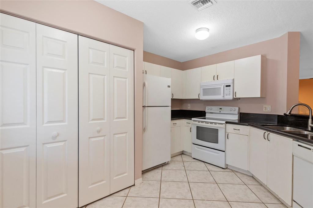 1186 Sw 44th Avenue - Photo 1