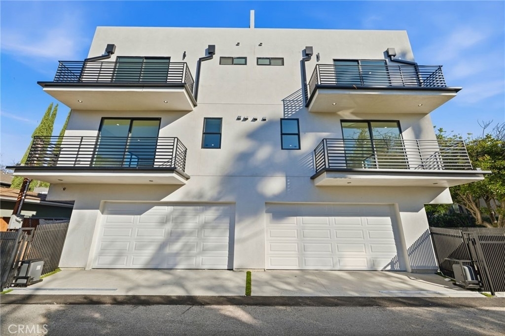 13602 Burbank Boulevard - Photo 18